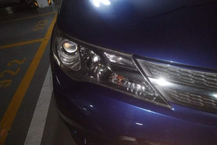 Used Toyota RAV4 2013 2.0L CVT Four-Wheel Drive Fashion Edition Right Front Headlight