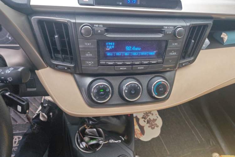 Used Toyota RAV4 2013 2.0L CVT Two-Wheel Drive Urban Edition Audio And AC Panel