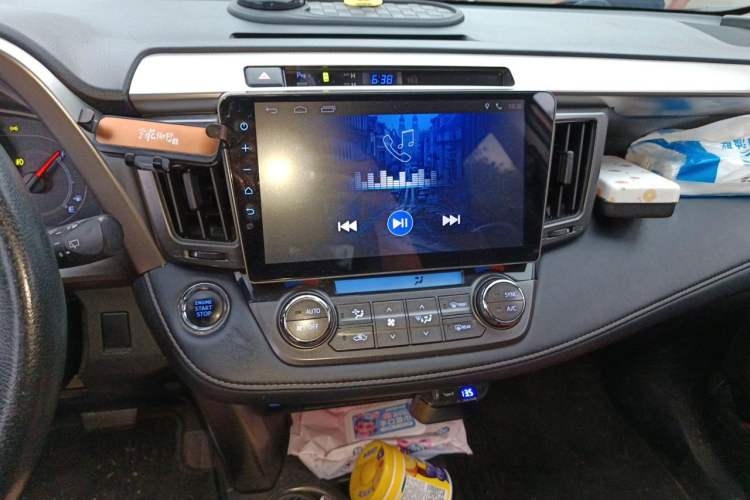 Used Toyota RAV4 2013 2.5L Automatic 4x4 Elite Edition Audio And AC Panel