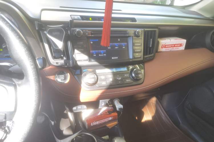 Used Toyota RAV4 2013 2.5L Automatic 4x4 Luxury Edition Audio And AC Panel