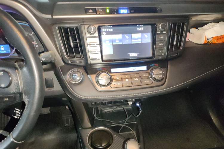 Used Toyota RAV4 2013 2.5L Automatic 4x4 Luxury Edition Audio And AC Panel