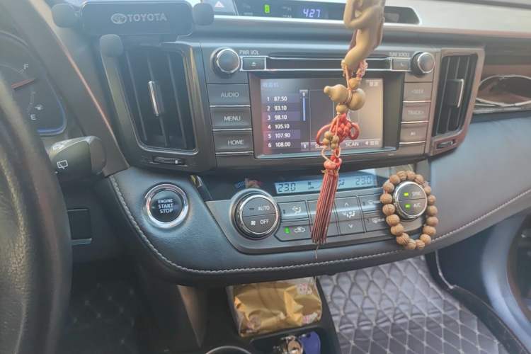 Used Toyota RAV4 2013 2.5L Automatic 4x4 Luxury Edition Audio And AC Panel
