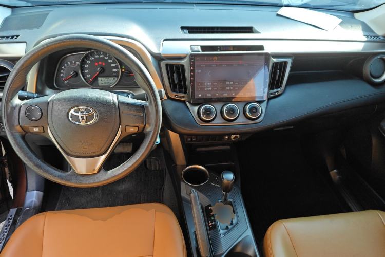Used Toyota RAV4 2013 2.0L CVT Two-Wheel Drive Urban Edition Center Console