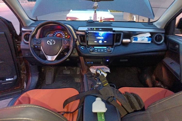 Used Toyota RAV4 2013 2.5L Automatic 4x4 Elite Edition Center Console