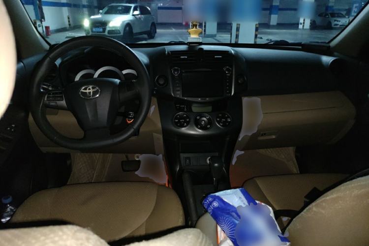 Used Toyota RAV4 2013 Special Edition 2.0L Automatic Classic Center Console