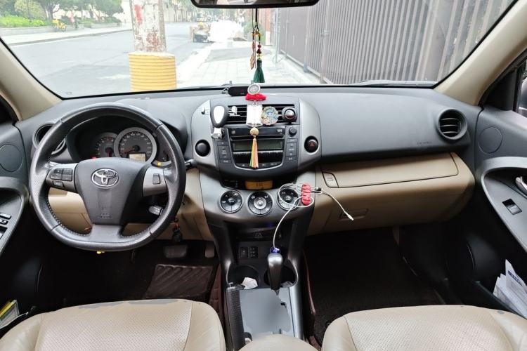 Used Toyota RAV4 2013 Special Edition 2.0L Automatic Elite Center Console