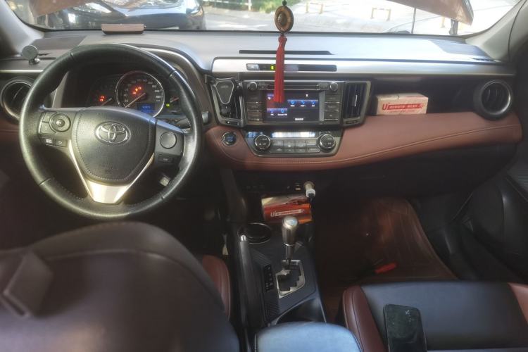 Used Toyota RAV4 2013 2.5L Automatic 4x4 Luxury Edition Center Console
