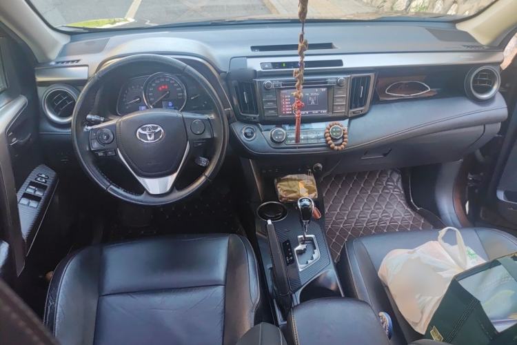 Used Toyota RAV4 2013 2.5L Automatic 4x4 Luxury Edition Center Console