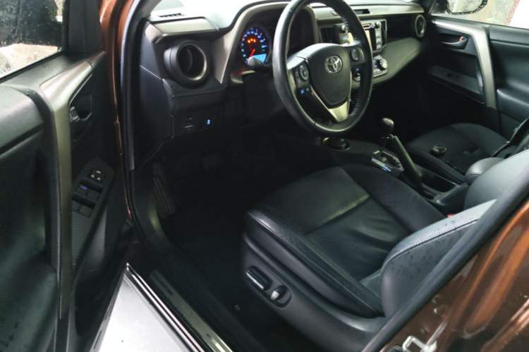 Used Toyota RAV4 2013 2.5L Automatic 4x4 Elite Edition Driver Seat