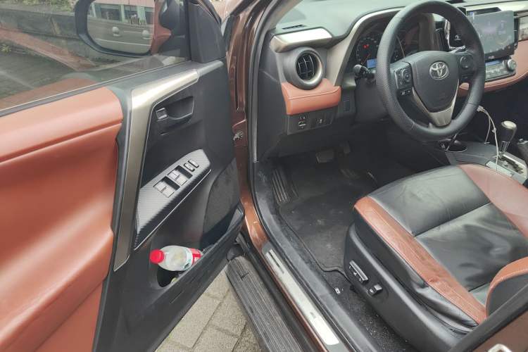 Used Toyota RAV4 2013 2.5L Automatic 4x4 Elite Edition Driver Seat