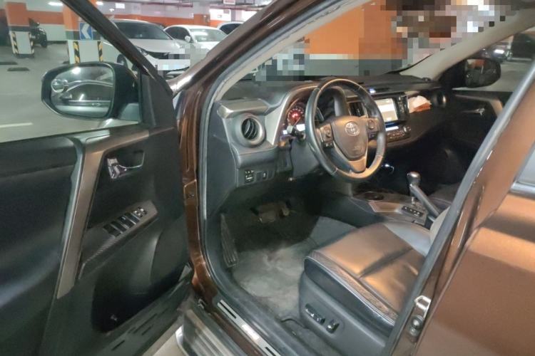 Used Toyota RAV4 2013 2.5L Automatic 4x4 Luxury Edition Driver Seat