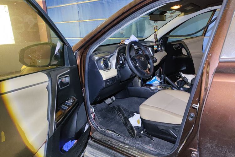 Used Toyota RAV4 2013 2.0L CVT Two-Wheel Drive Urban Edition Driver Seat