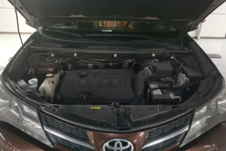 Used Toyota RAV4 2013 2.0L CVT Four-Wheel Drive New Edition Engine Bay