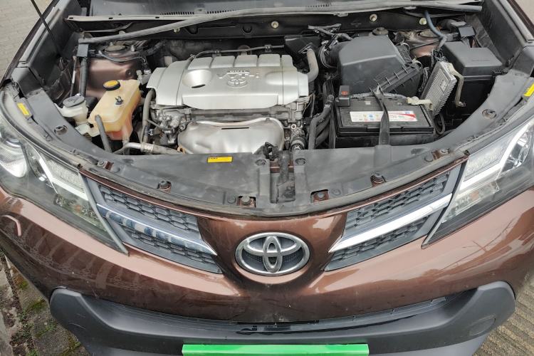 Used Toyota RAV4 2013 2.5L Automatic 4x4 Elite Edition Engine Bay