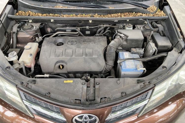 Used Toyota RAV4 2013 2.0L CVT Four-Wheel Drive New Edition Engine Bay