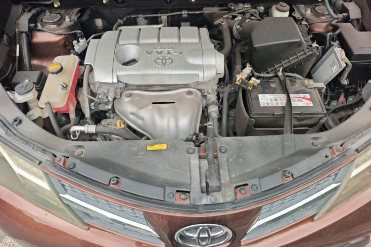Used Toyota RAV4 2013 2.5L Automatic 4x4 Elite Edition Engine Bay
