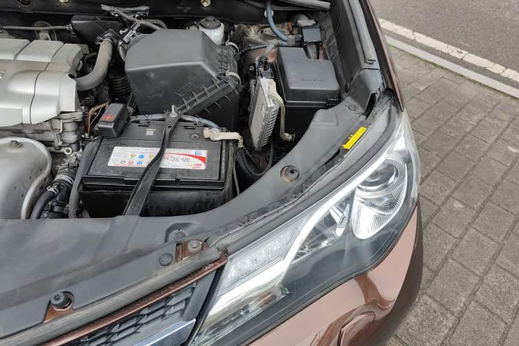 Used Toyota RAV4 2013 2.5L Automatic 4x4 Elite Edition Engine Bay Left