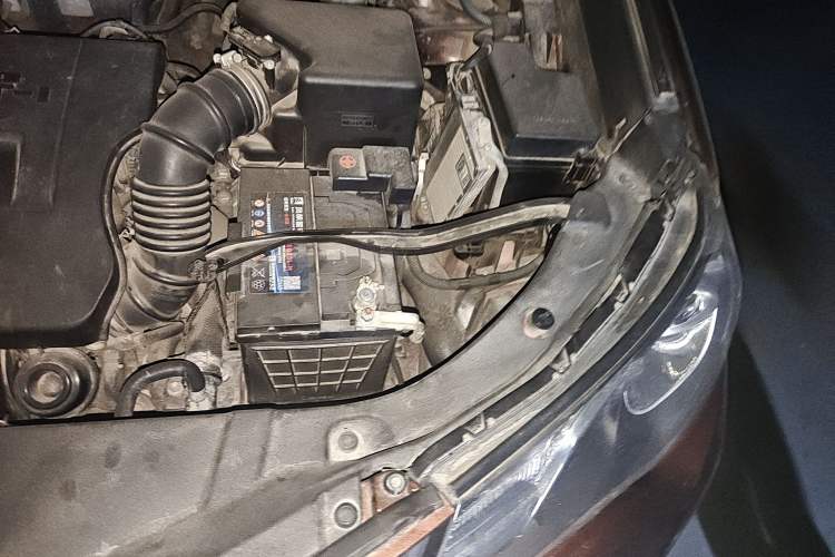 Used Toyota RAV4 2013 2.0L CVT Two-Wheel Drive Urban Edition Engine Bay Left
