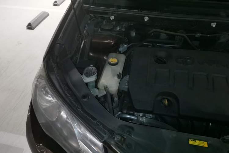 Used Toyota RAV4 2013 2.0L CVT Four-Wheel Drive New Edition Engine Bay Right