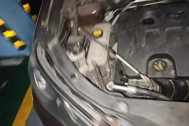 Used Toyota RAV4 2013 2.0L CVT Two-Wheel Drive Urban Edition Engine Bay Right