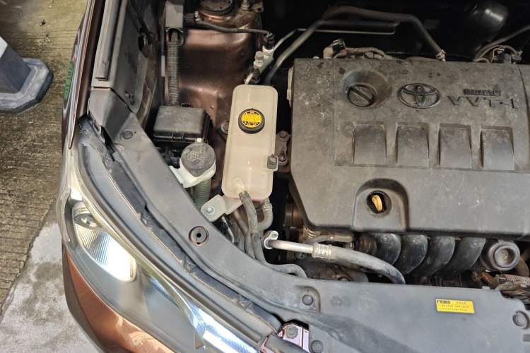 Used Toyota RAV4 2013 2.0L CVT Two-Wheel Drive Urban Edition Engine Bay Right