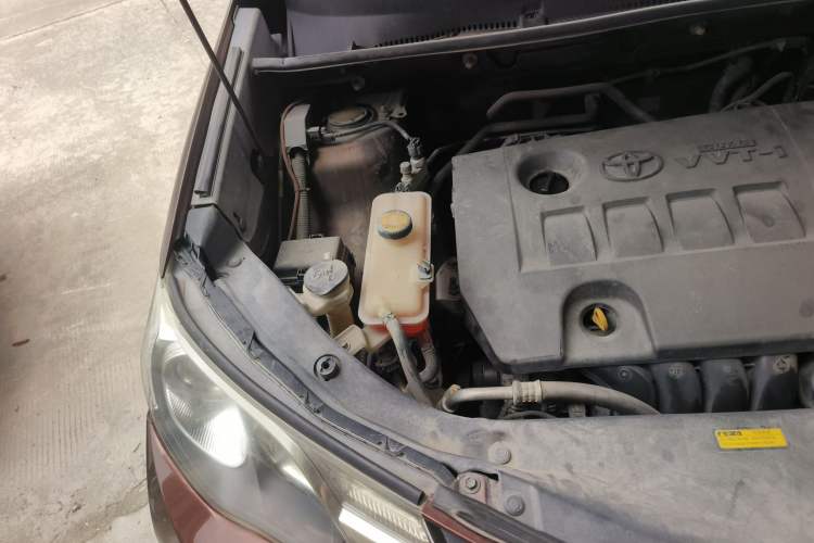Used Toyota RAV4 2013 2.0L CVT Two-Wheel Drive Urban Edition Engine Bay Right