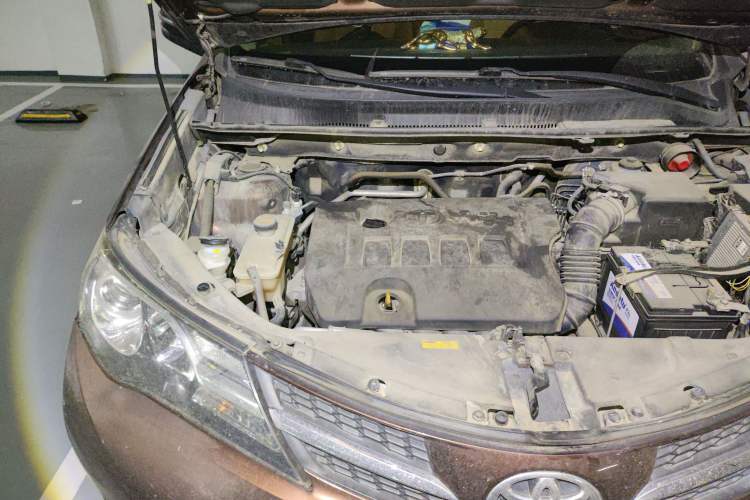 Used Toyota RAV4 2013 2.0L CVT Two-Wheel Drive Urban Edition Engine Bay Right