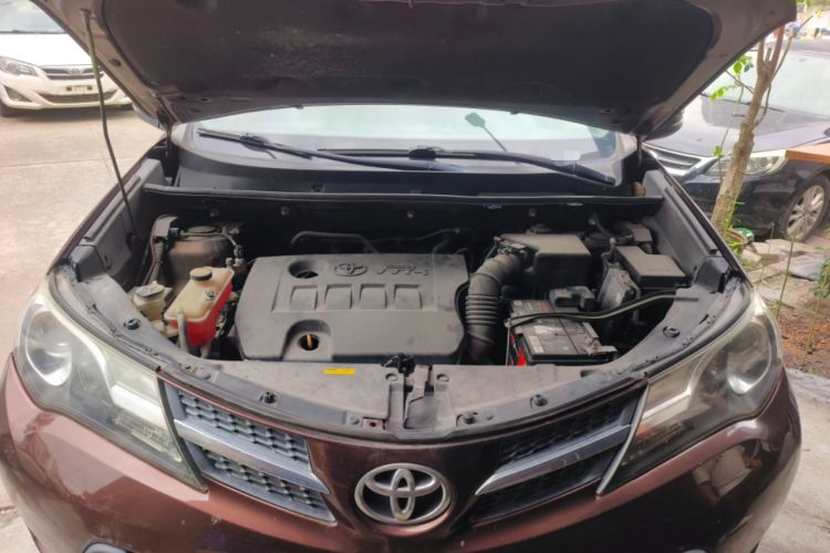 Used Toyota RAV4 2013 2.0L CVT Two-Wheel Drive Urban Edition Engine Bay