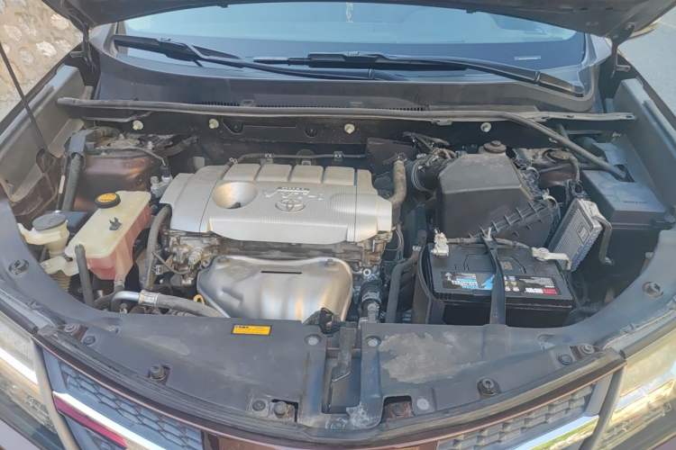 Used Toyota RAV4 2013 2.5L Automatic 4x4 Luxury Edition Engine Bay