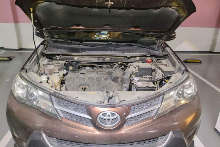 Used Toyota RAV4 2013 2.0L CVT Two-Wheel Drive Urban Edition Engine Bay