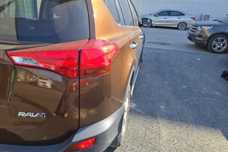 Used Toyota RAV4 2013 2.0L CVT Two-Wheel Drive Urban Edition Exterior 2