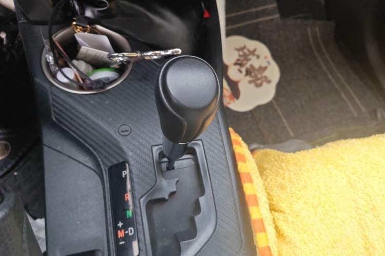 Used Toyota RAV4 2013 2.0L CVT Two-Wheel Drive Urban Edition Gear Lever