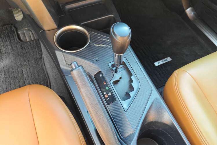 Used Toyota RAV4 2013 2.0L CVT Two-Wheel Drive Urban Edition Gear Lever