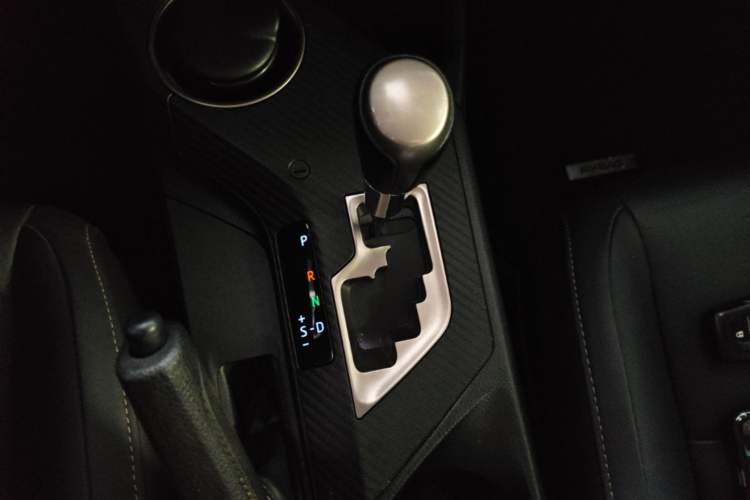 Used Toyota RAV4 2013 2.5L Automatic 4x4 Elite Edition Gear Lever