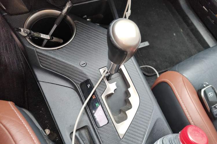 Used Toyota RAV4 2013 2.5L Automatic 4x4 Elite Edition Gear Lever