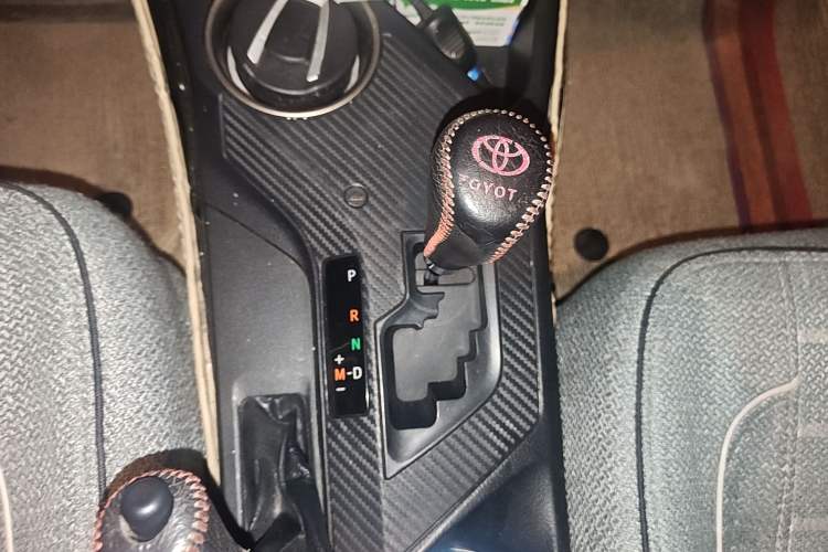 Used Toyota RAV4 2013 2.0L CVT Two-Wheel Drive Urban Edition Gear Lever