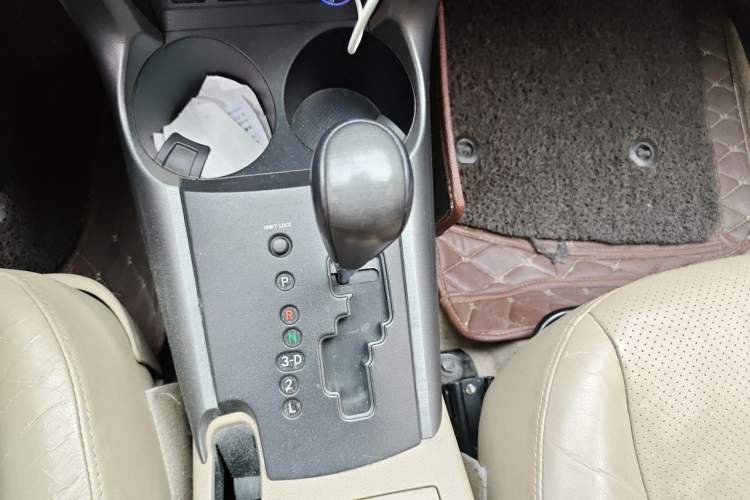 Used Toyota RAV4 2013 Special Edition 2.0L Automatic Elite Gear Lever