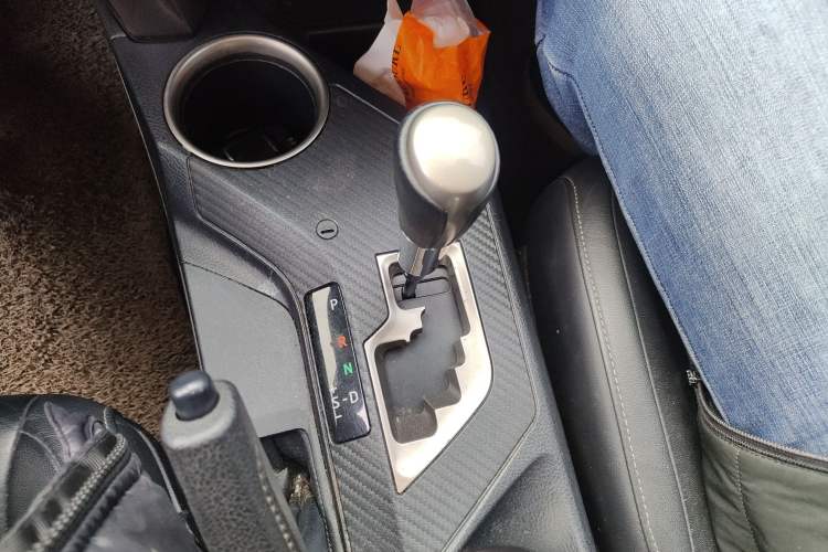 Used Toyota RAV4 2013 2.5L Automatic 4x4 Elite Edition Gear Lever