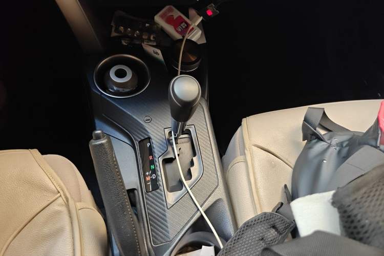 Used Toyota RAV4 2013 2.0L CVT Two-Wheel Drive Urban Edition Gear Lever