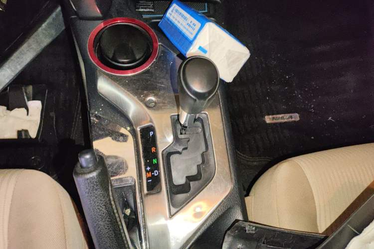 Used Toyota RAV4 2013 2.0L CVT Two-Wheel Drive Urban Edition Gear Lever