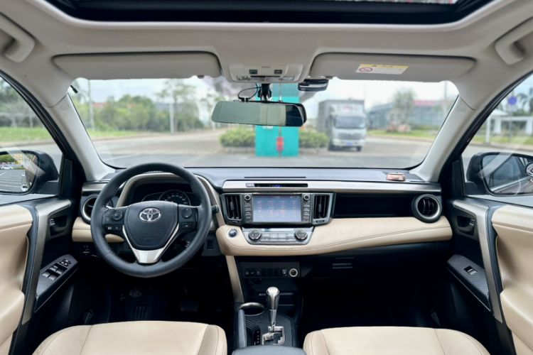 Used Toyota RAV4 2013 2.5L Automatic 4x4 Elite Edition Interior 1