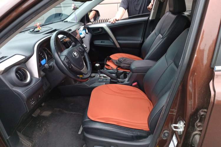 Used Toyota RAV4 2013 2.5L Automatic 4x4 Elite Edition Left Front Seat