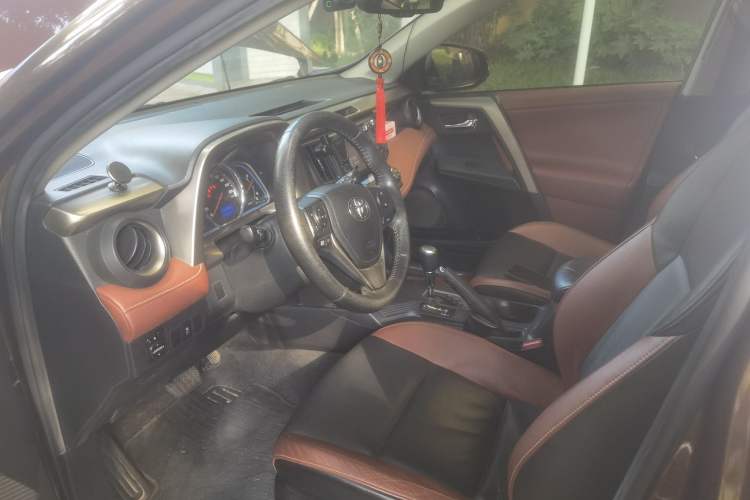 Used Toyota RAV4 2013 2.5L Automatic 4x4 Luxury Edition Left Front Seat