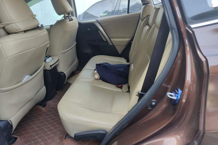 Used Toyota RAV4 2013 2.0L CVT Two-Wheel Drive Urban Edition Left Rear Seat