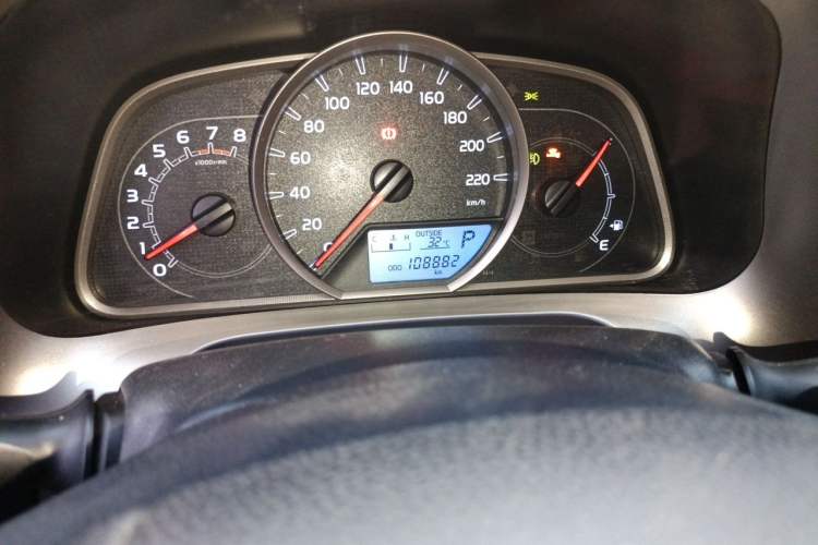 Used Toyota RAV4 2013 2.5L Automatic 4x4 Elite Edition Odometer Close Up