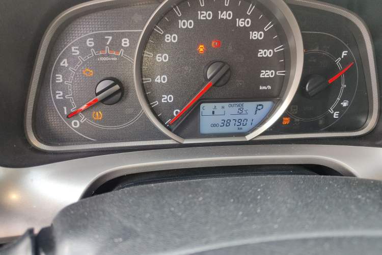 Used Toyota RAV4 2013 2.5L Automatic 4x4 Elite Edition Odometer Close Up