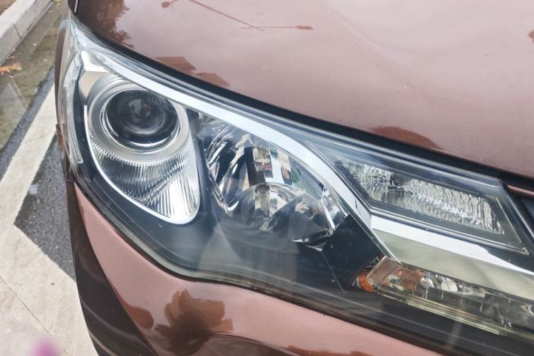 Used Toyota RAV4 2013 2.0L CVT Two-Wheel Drive Urban Edition Right Front Headlight