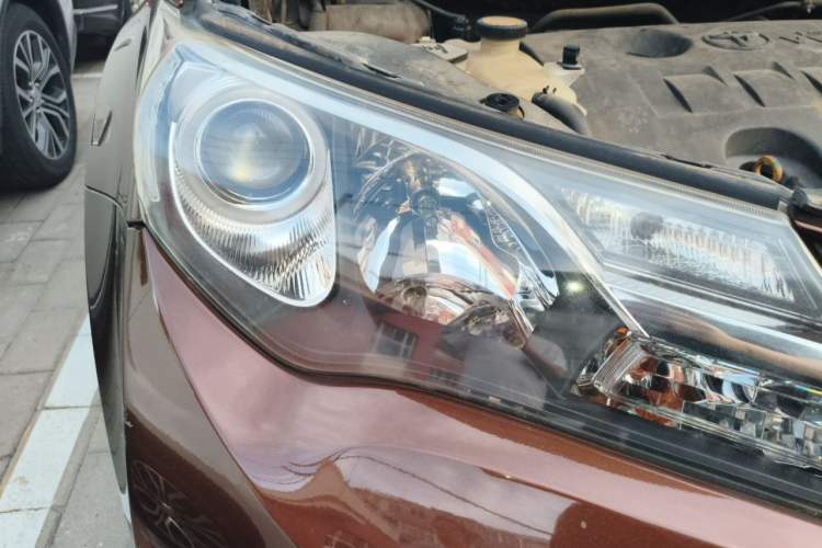 Used Toyota RAV4 2013 2.0L CVT Four-Wheel Drive New Edition Right Front Headlight