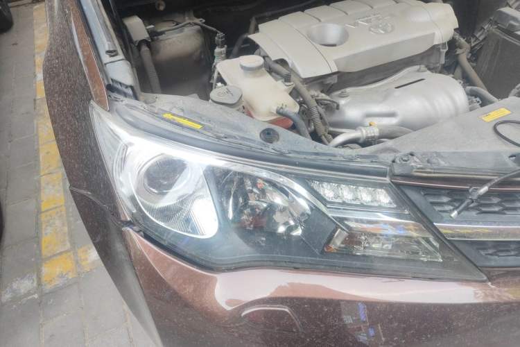 Used Toyota RAV4 2013 2.5L Automatic 4x4 Luxury Edition Right Front Headlight