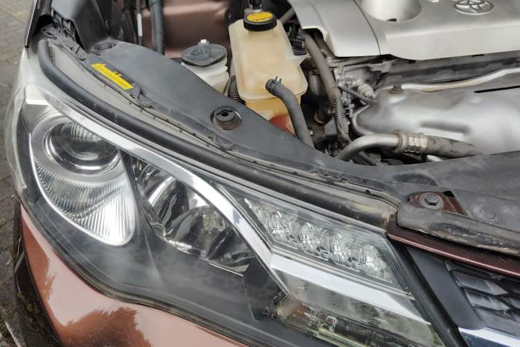 Used Toyota RAV4 2013 2.5L Automatic 4x4 Elite Edition Right Front Headlight